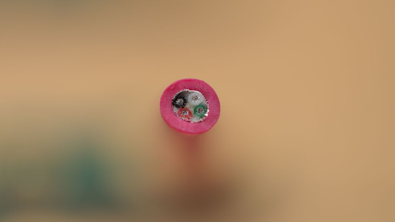 A cross section through the M2S cable.