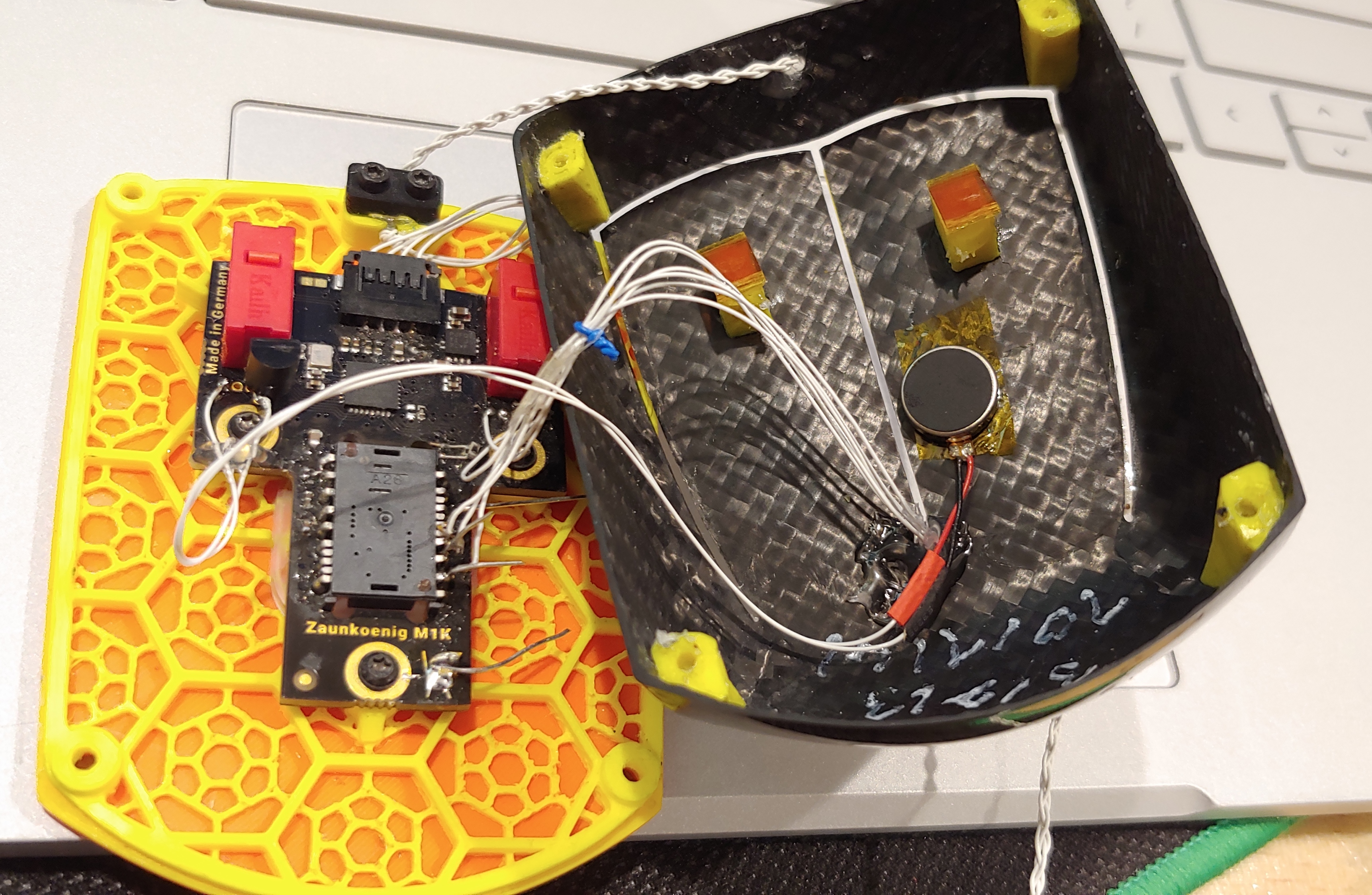 This picture shows a heavily modded Zaunkoenig M1K PCB.