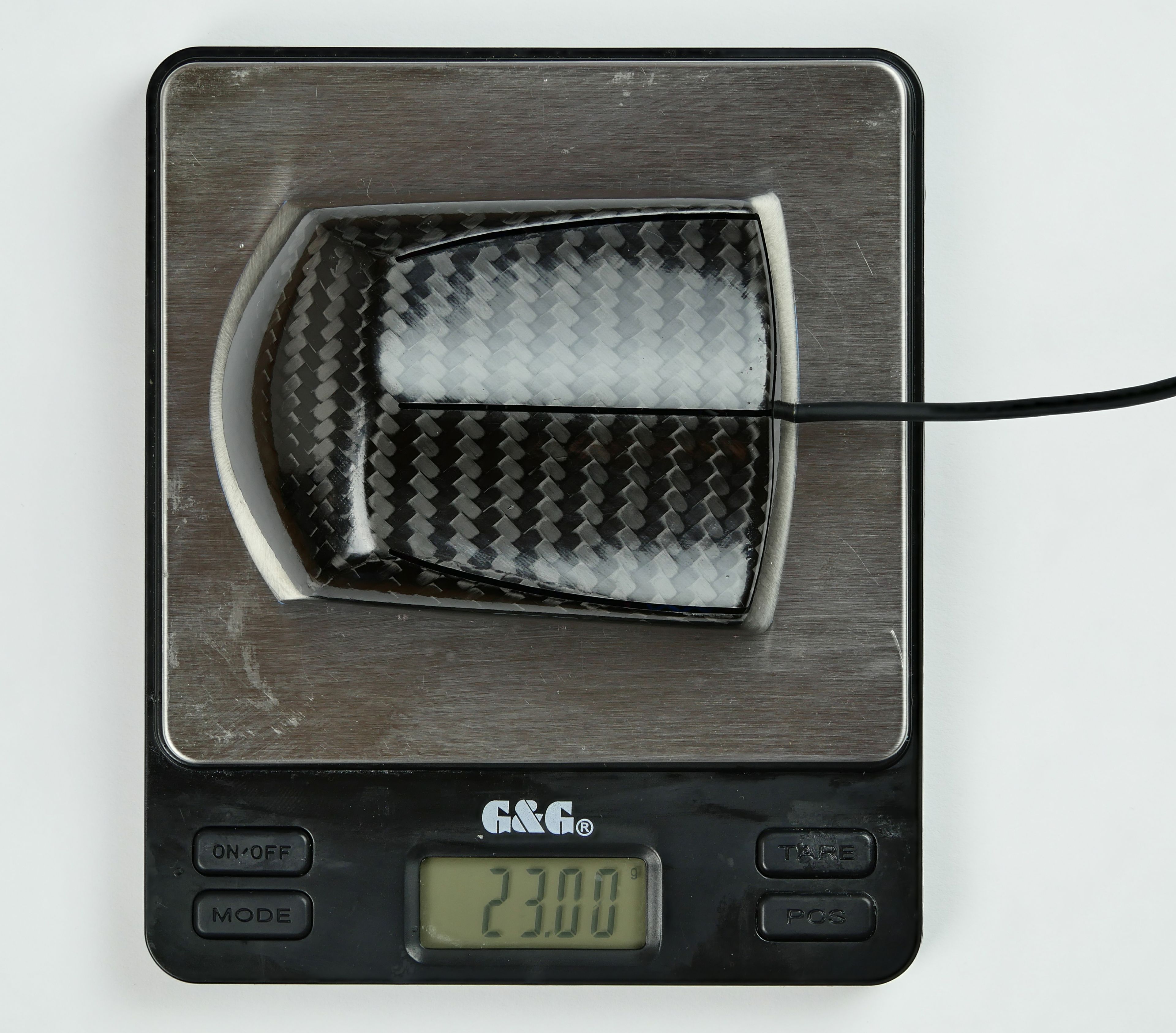 This picture shows the Zaunkoenig M1K sitting on a scale. The M1K weighs in at just 23 grams, easily making it the worlds lightest gaming mouse. The only gaming mouse that can hold a candle to the M1K is the M2K, which is just one gram heavier, clocking in at 24 grams.
